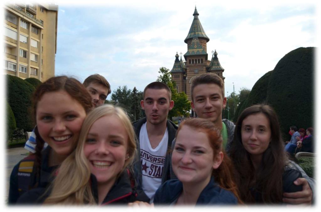 Noční život v Aradu Pro většinu studentů je jednou z atrakcí návštěvy cizí země také její noční život. Nelze jednoznačně říci, zda to v Aradu bylo stejné jako v jiných evropských městech.