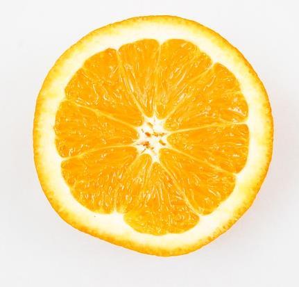 19. JAHODOVO-POMERANČOVÉ SMOOTHIE Husté, chutné a dokonale vyvážené takové je jahodovo-pomerančové smoothie, které perfektně osvěží nejen v létě.