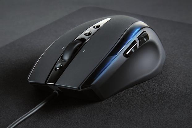 Úvod Představujeme vám výrobek ROCCAT Kone Gratulujeme. Získali jste první myš pro hry, která za přijatelnou cenu poskytuje nejmodernější technologie a inovativní design.