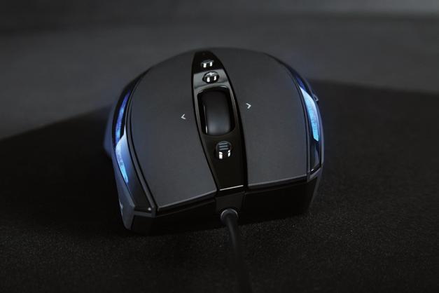 Na základě zjištěných údajů je snímač ProAim Gaming Sensor dokonale nastaven podle profilu a vlastností podložky.