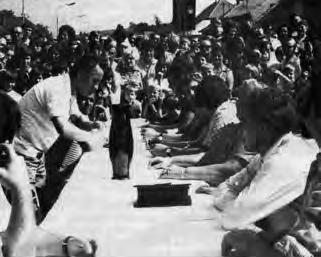 1972 Na náměstí RA byl uspořádán atraktivní závod v pojídání švestkových knedlíků.