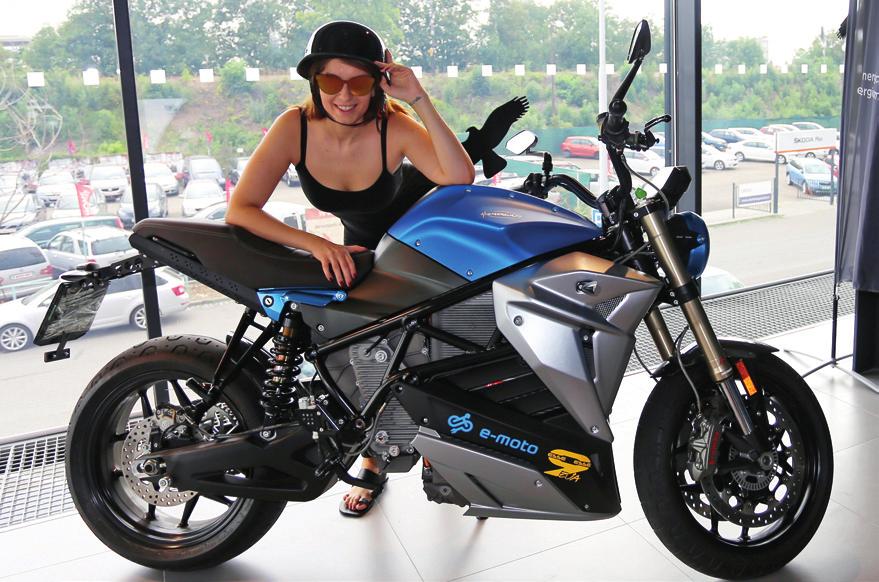 18 sobena tak, že výměna této baterie je velice snadnou záležitostí. Tento motocykl je vhodný pro používání v městském provozu, k řízení vám postačí dovršit 15 let a pořídit si řidičské oprávnění AM.