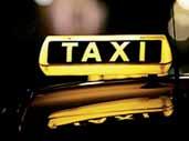 Svou situaci popsal rodinnému příslušníkovi, který vše nahlásil. Vyslaní strážníci zkontaktovali nájemce, který taxikáři cestu uvolnil. Foto: internet Dobrman v nemocnici Po desáté hodině v sobotu 30.