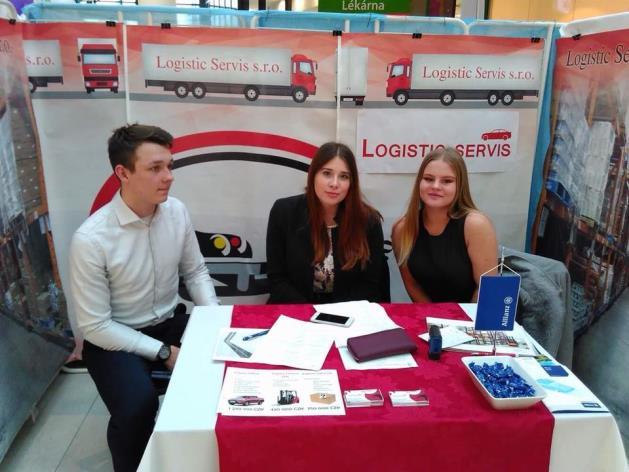 Mezinárodní veletrh fiktivních firem v Olomouci Žáci 3.Z se svými fiktivními firmami LogisticServis a Fotodream se zúčastnili letos poprvé Mezinárodního veletrhu fiktivních firem v Olomouci.