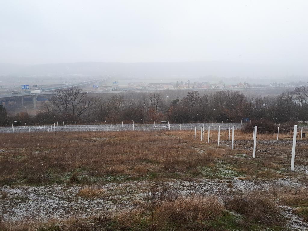 ZNALECKÝ POSUDEK O CENĚ OBVYKLÉ číslo 1573-6-018 NEMOVITÁ VĚC: Katastrální údaje : Adresa nemovité věci: Vlastník pozemku: Pozemky parc. č. 760 a 761 Kraj Hlavní město Praha, okres Hlavní město Praha, obec Praha, k.