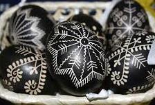 Velikonoce v současnosti Velikonočním svátkům předchází svatý (pašijový) týden, který připomíná vrchol Ježíšova života jeho smrt a vzkříšení.