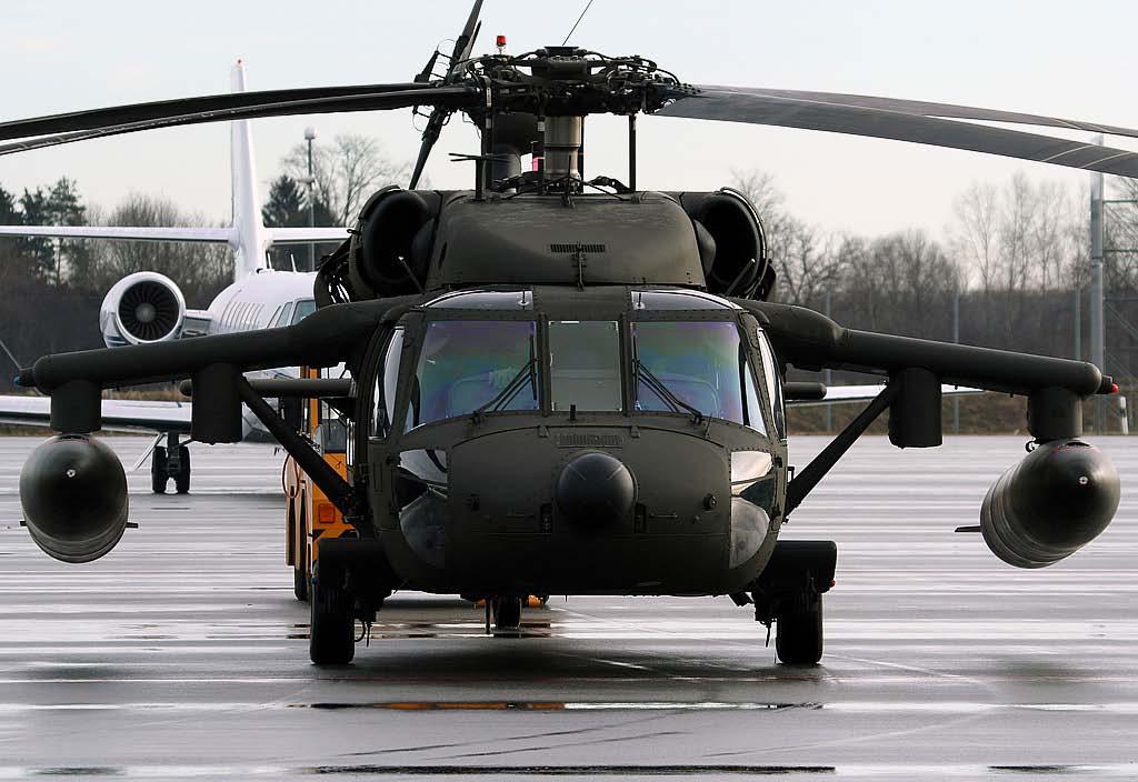 D e s i g n Dalším výrazným prvkem v konstrukci helikoptér je přistávací zařízení. Nejvýraznější jsou stroje s přistávacími lyžinami.