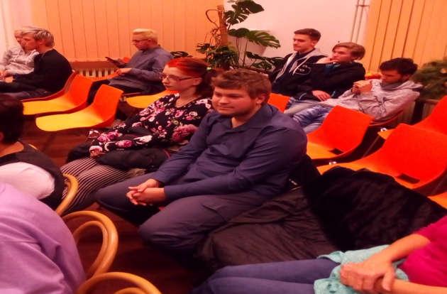 TRADIČNÍ ČESKÉ VÁNOCE Jak je slavili naši předkové? Do svátečně naladěné přednáškové místnosti chebské knihovny jsme si přišli poslechnout dne 27.
