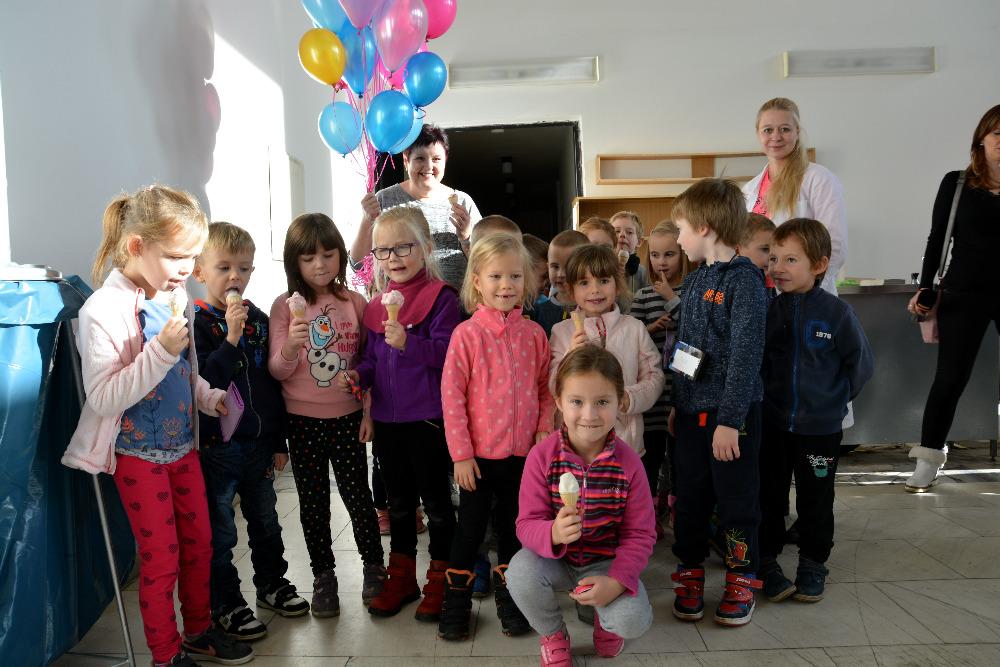 Proběhlo další odpoledne Logohrátek. Děti si opět procvičily mluvidla, dech a vyrobily si raketu, která se pohybuje pomocí dechu. Dne 13.