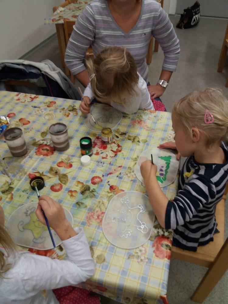 Dne 28. listopadu přijelo do MŠ divadlo Male Bo s pohádkou Radovánkovy čertoviny, kdy formou legrace a zapojování dětí do činností herec odstranil obavy dětí z čertů.