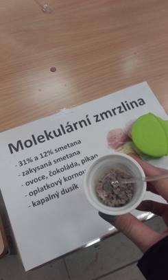 Mnoho rodičů bylo překvapených, jak jde dětem maxipexeso nebo maxipiškvorky na podlaze, velmi často vyhrávali ti nejmenší :o) V počítačové učebně si malí i velcí mohli naprogramovat hru a hned