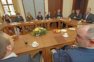À propos kdy jste se to vůbec stačil oženit? Stihli jsme to během divadelních prázdnin v létě 2013. Vaše žena Kateřina je baletka a kolegyně ze souboru.