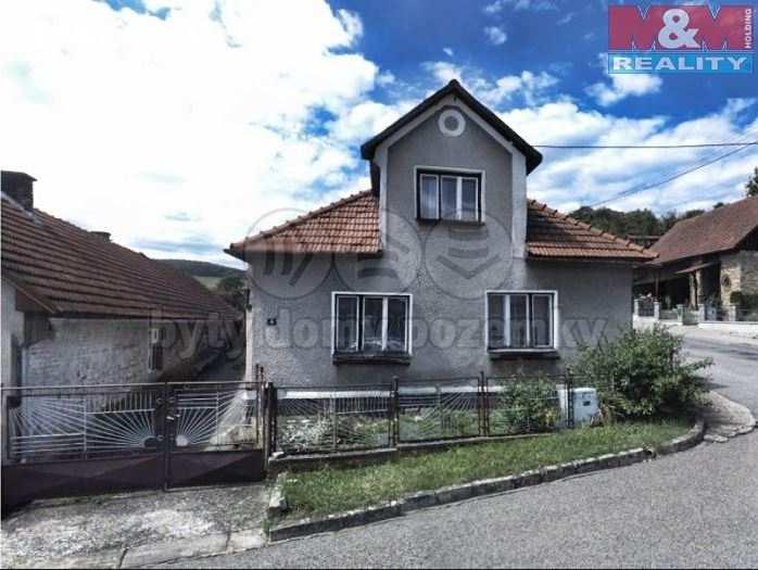 5) Rodinný dům Nabídková cena: 790 000,- Kč Lokalita: Štítná nad Vláří - Popov Popis: Samostatně stojící, částečně podsklepený rodinný dům s dispozicí 3+1.