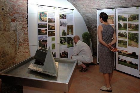 Letní výstava v Galerii SKLEPENÍ nabídla návštěvníkům ty nejkrásnější záběry ze zámeckých zahrad a parků tří krajů Jihomoravského, Zlínského a z Vysočiny.