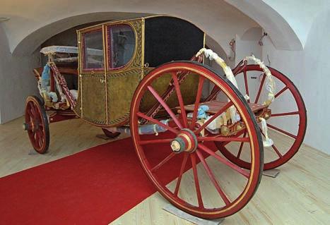 Restaurování a expozice kočáru berlina z fondu Státního zámku Lysice červen 2006 Berlina je lehký uzavřený typ kočáru na vysokých kolech.
