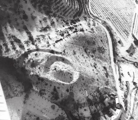 potřebných objektů. V Evropě se tato opevnění nazývají nejčastěji motte, Hausberg, Turm- či Burghügel a grodzisko stożkowate, přičemž některá označení jsou nositeli určitých specifik.