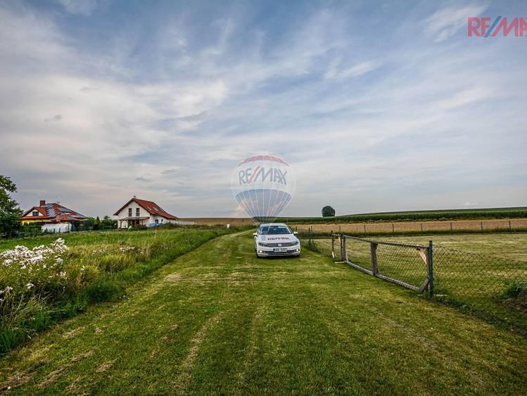 Zázna o prodeji srovnávané neovitosti č. 5. Identifikace Prodej, Pozeek, 800, Černilov, okres Hradec Králové Celková cena: 860.500 Kč Adresa: Černilov, okres Hradec Králové.