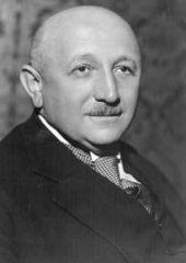Rudolf Beran 1935-1938 předseda agrární strany, po Mnichovu 1938 prosazoval koncentraci politického života v okleštěné ČSR; od listopadu 1938 do března 1939 předseda Strany národní jednoty, od 1. 12.