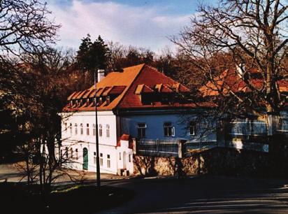 Hospic Štrasburk je humanitárním projektem Občanského sdružení Hospic Štrasburk, které vzniklo v roce 1994. Stavba měla 2 etapy, rekonstrukci a dostavbu. Rekonstrukce byla dokončena k 1. 1. 1998 a hospic byl uveden do provozu s kapacitou 13 lůžek.