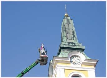 Někdo by si mohl snad říci, že to pozlacení kříže je něco, co je nepatřičně honosné a snad i zbytečně drahé.