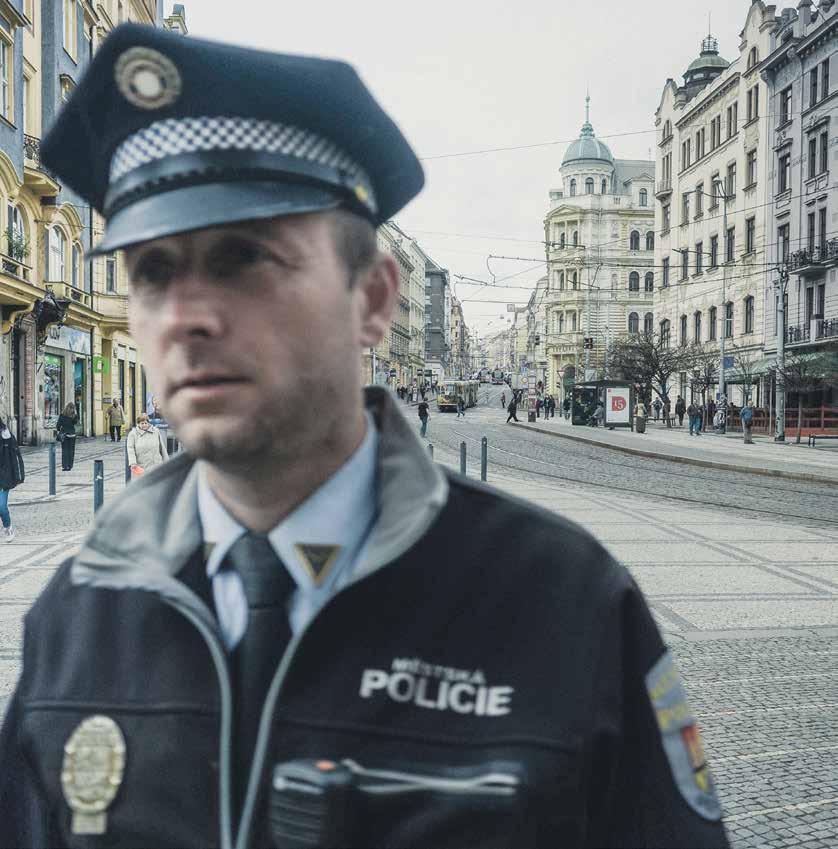 www.hobulet.cz Hobulet květen 2015 Potkáváme je Nejsem žádnej Mirek Dušín Nejčastěji ho můžete potkat v ulicích od Františka Křížka až ke Spartě, od Letenských sadů až po Stromovku.