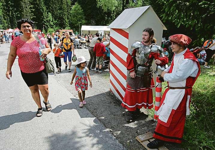 Náš kraj 15. června 2018 23 LETNÍ SHAKESPEAROVSKÉ SLAVNOSTI V OSTRAVĚ 23. července až 12. srpna, Slezskoostravský hrad, Ostrava Letní shakespearovské slavnosti se po roce zase vracejí do Ostravy.