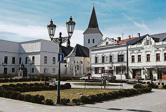 38 15. června 2018 Náš kraj VKarviné letos slaví avzpomínají Ve městě slaví 750 let od první písemné zmínky. Jak se čas podepsal na podobě města, ukazují výstavy itamní pamětihodnosti.