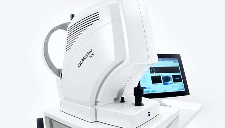 Vliv polohy nitrooční čočky na aberace oka 13 AD < 22 mm = krátké oko AL > 25 mm = dlouhé oko R > 8,4 mm = malé zakřivení rohovky R < 7,2 mm = velké zakřivení rohovky [R1 - R2] > 0,5 mm = vysoký
