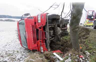 Třiatřicetiletý cizinec vjel s vozidlem značky Volvo s návěsem do křižovatky od Vranovic v době, kdy tudy po hlavní komunikaci od Žešova řídil jednatřicetiletý řidič nákladní automobil značky MAN.