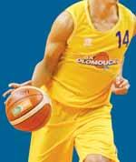 4 JAN TOMANEC NOVÁČEK SE HNED NA PRVNÍ POKUS PROSTĚJOV Dvaadvacet zápasů stačilo basketbalistům BK PROSADIL MEZI ELITU Olomoucko k tomu, aby splnili výkonnostní cíl vedení klubu pro letošní ročník