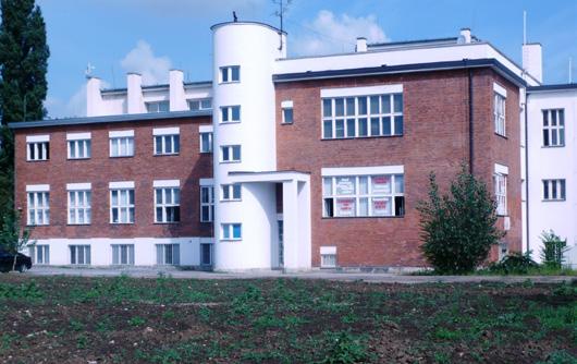 Návrhy na udělení Pocty podává každoročně odborná veřejnost včetně členů i jednotlivých orgánů České komory architektů. Z nominací pak laureáty vybírá odborná porota.