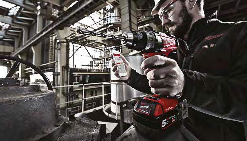 VÝVOJ A VÝROBA NOTHING BUT HEAVY DUTY NÁŘADÍ JE POUZE ČÁST PŘÍSLIBU MILWAUKEE ZAŽIJTE ROZDÍL S HEAVY DUTY Vaše nářadí musí vydržet celý den vevnitř i venku.