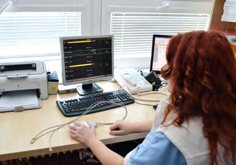 ROČNÍK 9 ČÍSLO 3 ČERVEN 2015 V Podhorské nemocnici pacienty s onemocněním srdce hlídají nové telemetry DÍKY TELEMETRII DOKÁŽOU LÉKAŘI NEPŘETRŽITĚ SLEDOVAT SRDEČNÍ RYTMUS, URČIT RYCHLOU DIAGNÓZU A