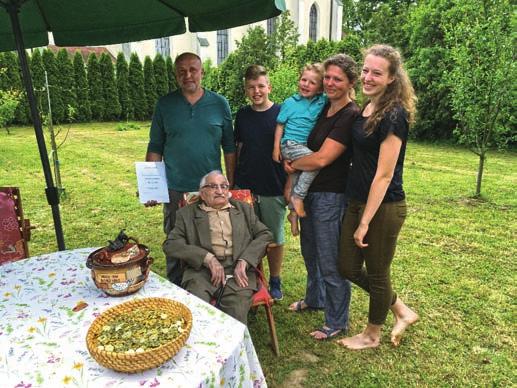 vyrábějí z vlastního kozího a kravského mléka v bio kvalitě. V roce 2015 přišli s novinkou bedýnek, kdy zákazník dostává pravidelně ve vratných obalech různorodou kombinaci jejich mléčných výrobků.
