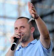 Okolité lesy sme brázdili na bicykloch, v zime sme sa sánkovali z kopcov. Boli sme aktívne deti, stavali sme si bunkre, nemali sme mobily a tablety, takže nič iné nám nezostávalo.