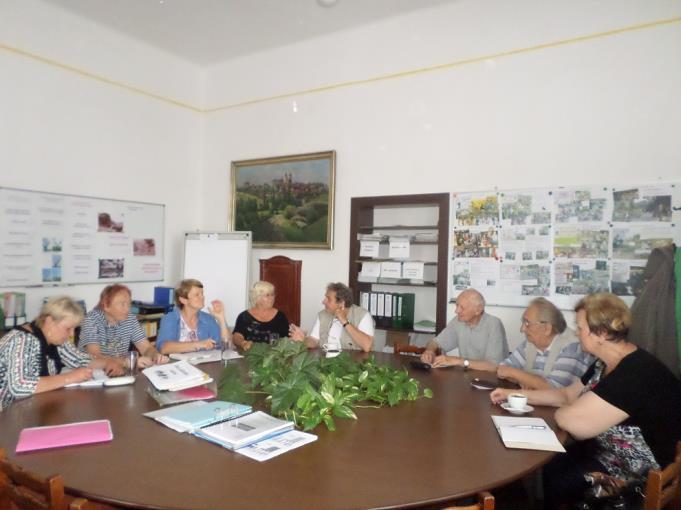 Dochází k plnému propojování obyvatel všech věkových kategorií s obyvateli domova, došlo k velké aktivizaci personálu domova v rámci dobrovolnické práce, domov se otevřel všem (i našim hostům).