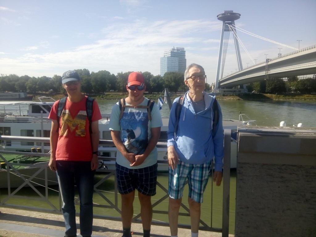 Boli sme... Na výlete pri Dunaji V piatok 14. júla 2017 bolo veľmi pekné počasie. Dá sa povedať, že tak pekné počasie nám vydržalo celé leto.
