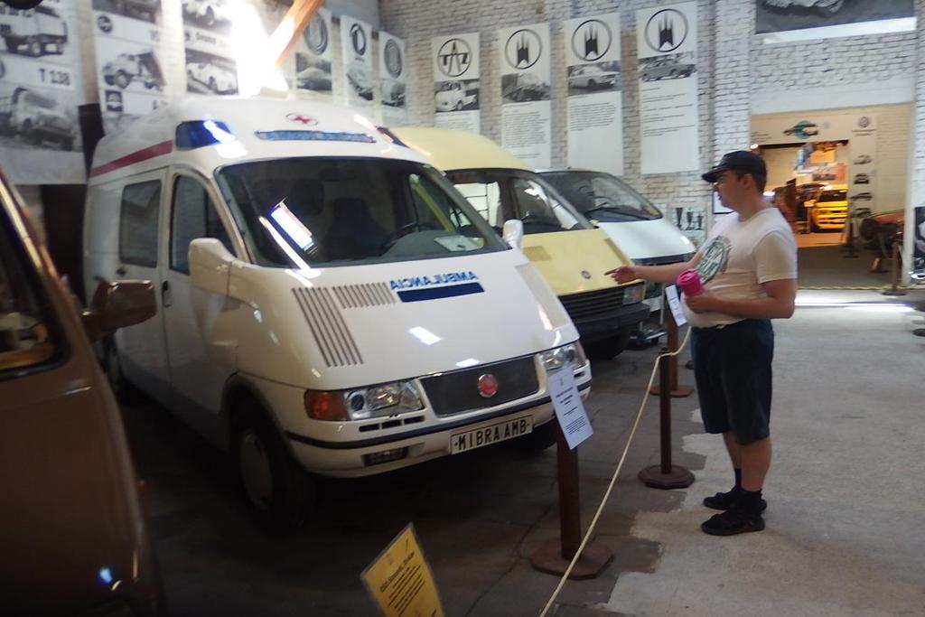 Boli sme V dopravnom múzeu Mám veľmi rád autobusy, vlak, sanitku a lietadlo. Na autobuse a vláčiku sa veľmi rád vozím. Chodím s nimi na výlet. Preto sa mi veľmi páčil výlet do doprávného múzea.