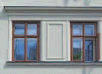 Městská památková zóna III Okna jsou vizitkou každého domu Výměna oken na kulturní památce nebo na domě v památkové zóně je nejobvyklejší a často i nejkontroverznější stavební úpravou, k níž se