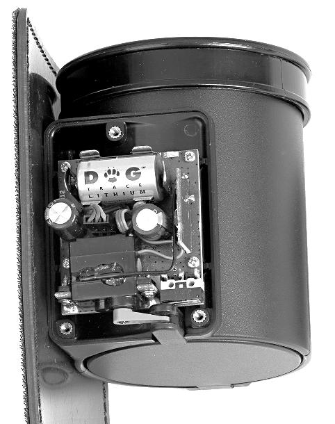 Vkládání a výměna baterií Vložení (výměna) baterie do podavače míčku Křížovým šroubovákem vyšroubujte šroubky na krytu bateriového prostoru. Do držáku vložte baterii CR2 3V.