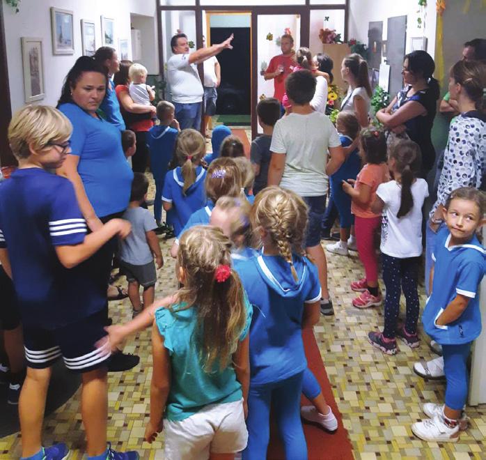 ZE ŽIVOTA V MĚSTYSI PODZIMNÍ DĚTSKÝ DEN V NEHVIZDECH Již tradičně se hlavní atrakcí Podzimního dětského dne v Nehvizdech na poli u areálu AFK Nehvizdy staly zemědělské stroje a zvířata, které do