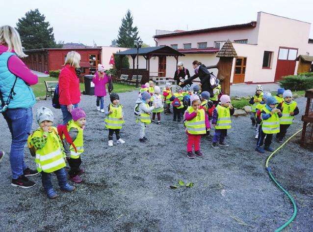 uplynulý školní rok, zkrátka dny jsou nabité událostmi. Je nám tu dobře. Je pěkné se ráno ve škole a před školou potkávat, zdravit se, je fajn řešit každodenní starosti, je dobré být tu spolu.