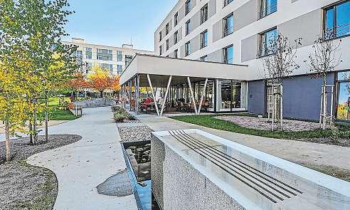 Vsoučasné době společnost SeneCura včeské republice provozuje třináct SeniorCenter scelkovým počtem 1766 lůžek. Cítit se jako doma Život vseniorcentru klientům zpříjemňuje ibezprostřední okolí domu.