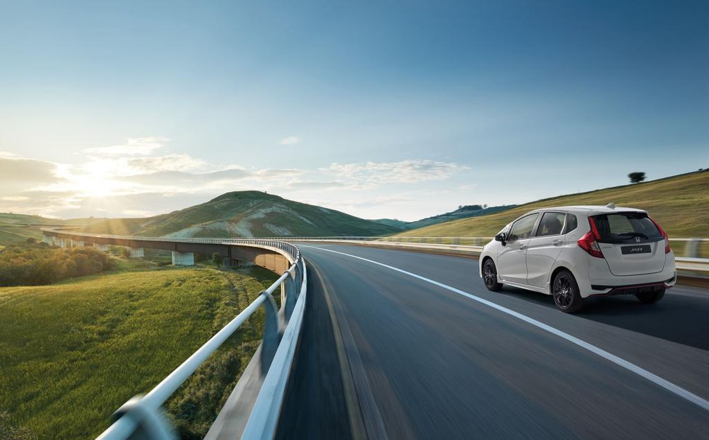 VÝKON, NA KTERÝ SE MŮŽETE SPOLEHNOUT Nový sportovní Jazz Dynamic pohání silný zážehový motor i-vtec o objemu 1,5 l, poskytující působivý výkon 130 k.