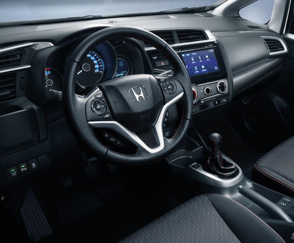 STYL ZAČÍNÁ UVNITŘ Posaďte se za volant nového modelu Jazz a ihned se budete cítit jako doma.