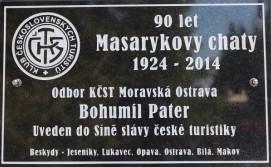 Současným provozovatelem je pan Martin Trčka. (Internet 5) 3.5. Masarykova chata Obrázek č. 19 Nová Masarykova chata na Beskydě, pamětní deska KČST (Mec, ) Masarykova chata došla svého konce dne 8.