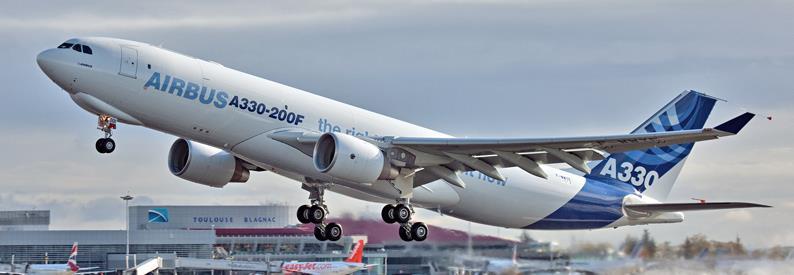 Airbus A330 200F Jedná se o nákladní verzi dvoumotorového široko-trupého dopravního letounu verze A330-200, který má při nákladu 65 tun dolet až 7500 km a při nákladu 70 tun uletí až 5900 km.