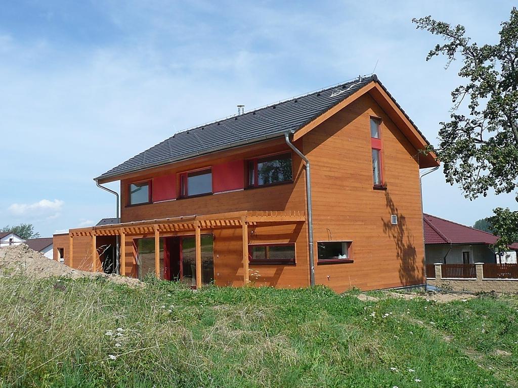 dům při