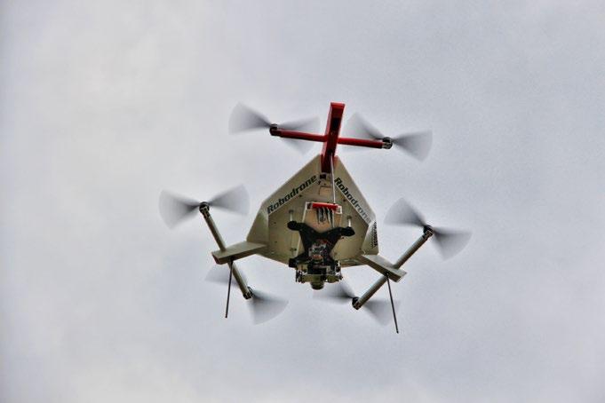 28 Základní pojmy a úvod k létání Kromě toho je na českém trhu také více firem, které dodávají různé součástky pro drony.