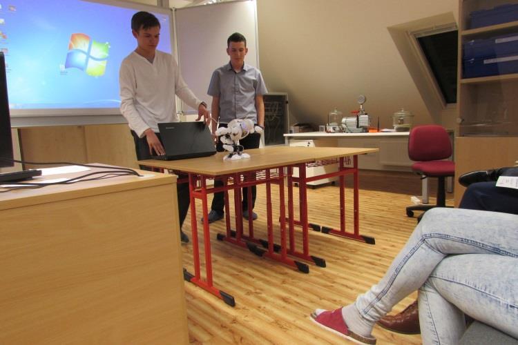 Mezi posluchači byli nejen ředitelé a pedagogové různých stupňů škol, ale i rodiče či další zájemci - tato setkání jsou otevřena široké veřejnosti.